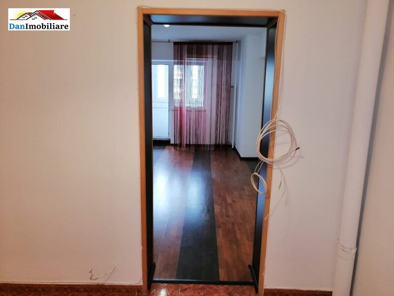 Piata Victoriei Apartament nemobilat, 2 camere,