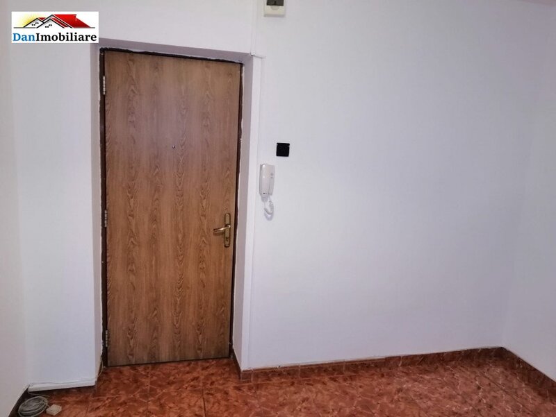 Piata Victoriei Apartament nemobilat, 2 camere,